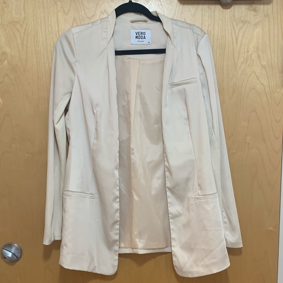 Vero Moda Cream Longsleeve Open Front Blazer - Picture 4 of 15